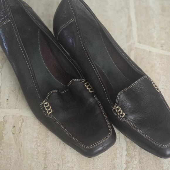 Aerosoles pumps with kitten heel Sz 9 - Picture 1 of 4